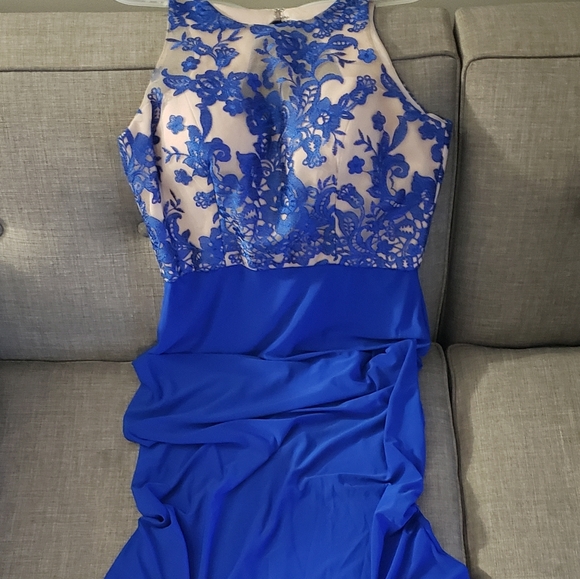 Bodycom Lace Gown/Prom - Stenay Patra - Picture 8 of 11